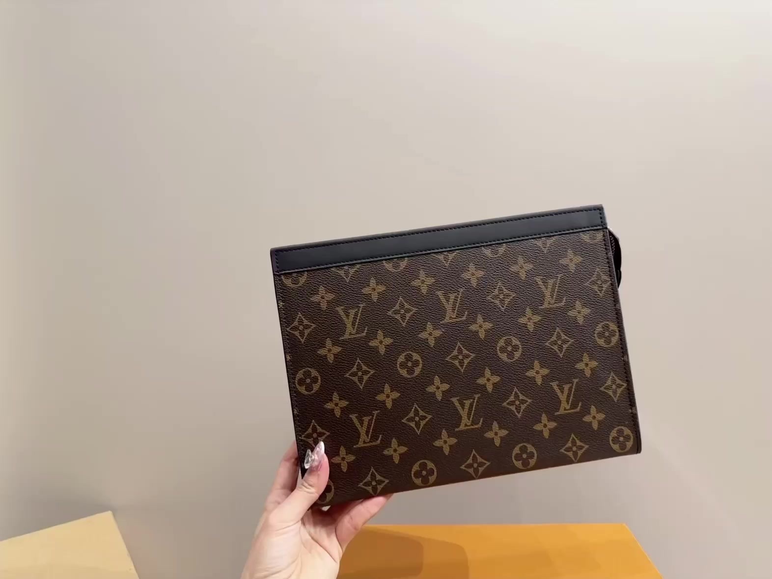 תיק לואי ויטון