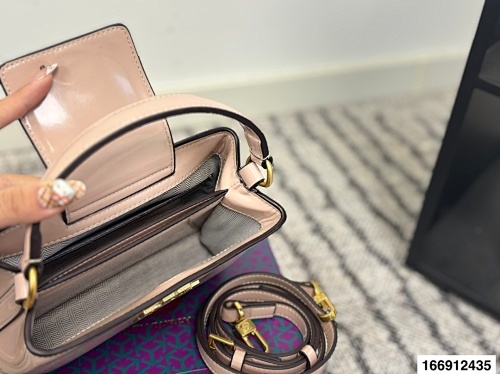 תיק טורי ברץ